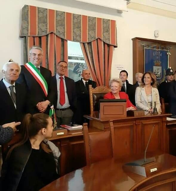 S.A.R. Beatrice di Borbone due Sicilie nella sala Consiliare di San Giorgio con il sindaco GIorgio Zinno, l'assessore Pietro De Martino e il marchese Costantino d'Aulisio Garigliota 